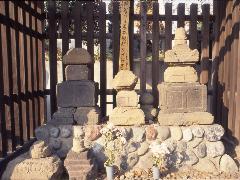 山口氏の墓塔の写真
