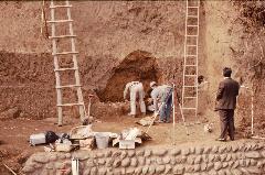 滝之城横穴墓群の発掘調査の写真