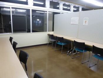 談話コーナー横学習スペースの画像
