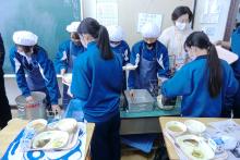 三ケ島中学校の給食の写真2