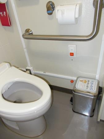 市役所多目的トイレに設置したサニタリーボックスの写真