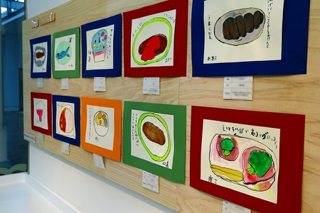 展示の様子が写真データで上映され見ることが出来ました 