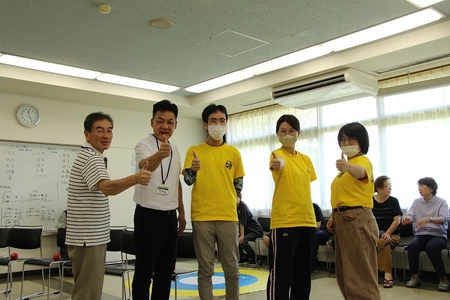 サン・アビリティーズ職員と学生の5人チーム