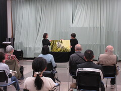 おとな向けの読み聞かせ風景