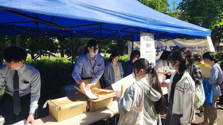 子ども写生大会受付の様子