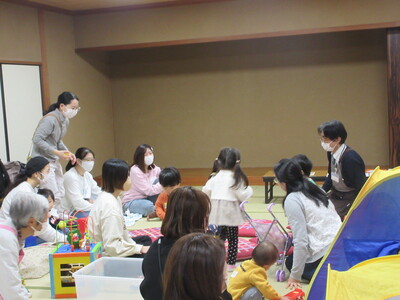 図書館、読み聞かせ