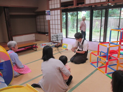 図書館、読み聞かせ