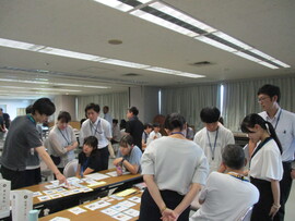 カードゲーム中の写真1