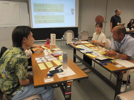 カードゲーム中の写真2