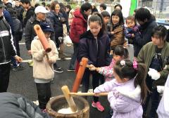 餅つきの様子