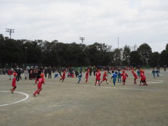 子どもたちのサッカーの写真