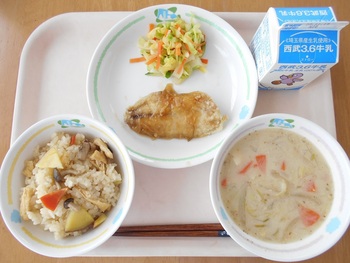 給食の写真