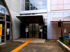 新所沢コミュニティセンター入口の写真です。