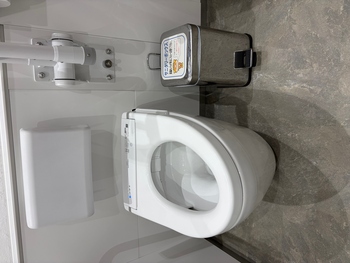 市役所多目的トイレに設置したサニタリーボックスの写真