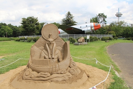 公園内に展示されている砂像の写真