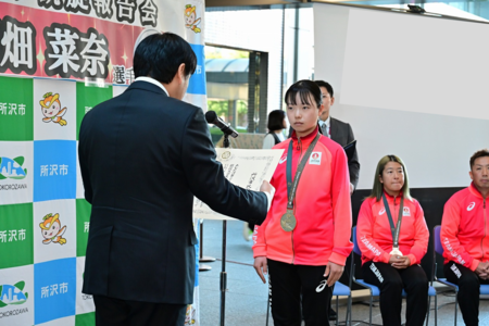 市民栄誉賞贈呈の時の写真